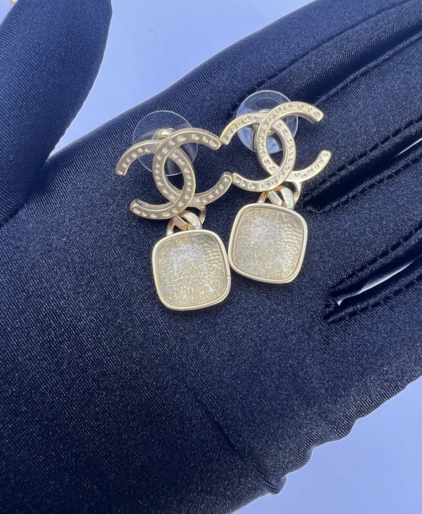 Luxe  elegant CC earring